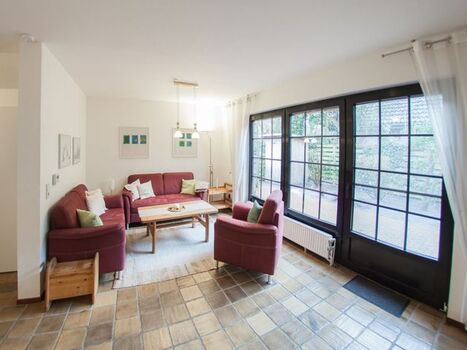 Perspektive mit Aufgang zum OG