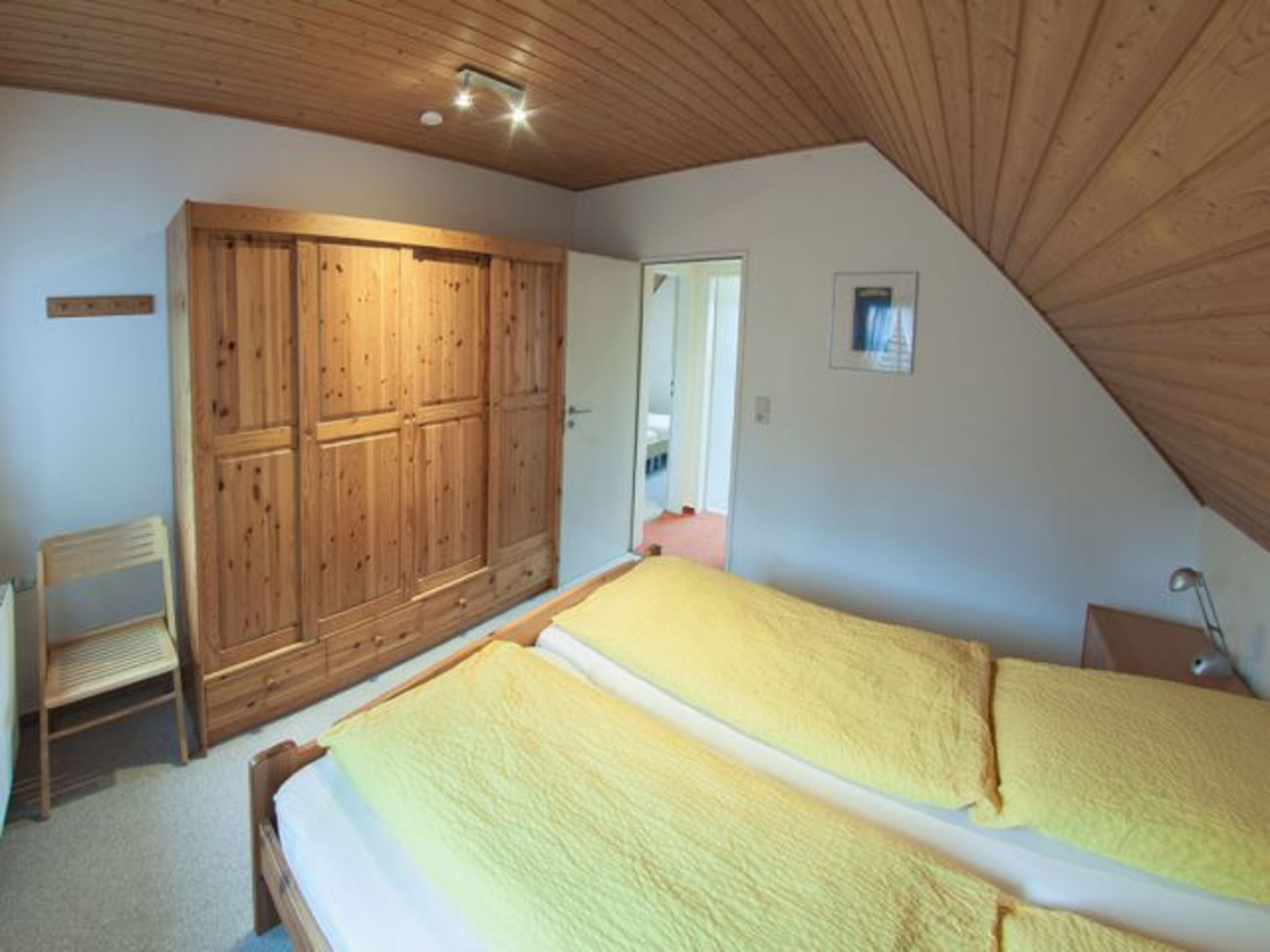 ... und großem Kleiderschrank