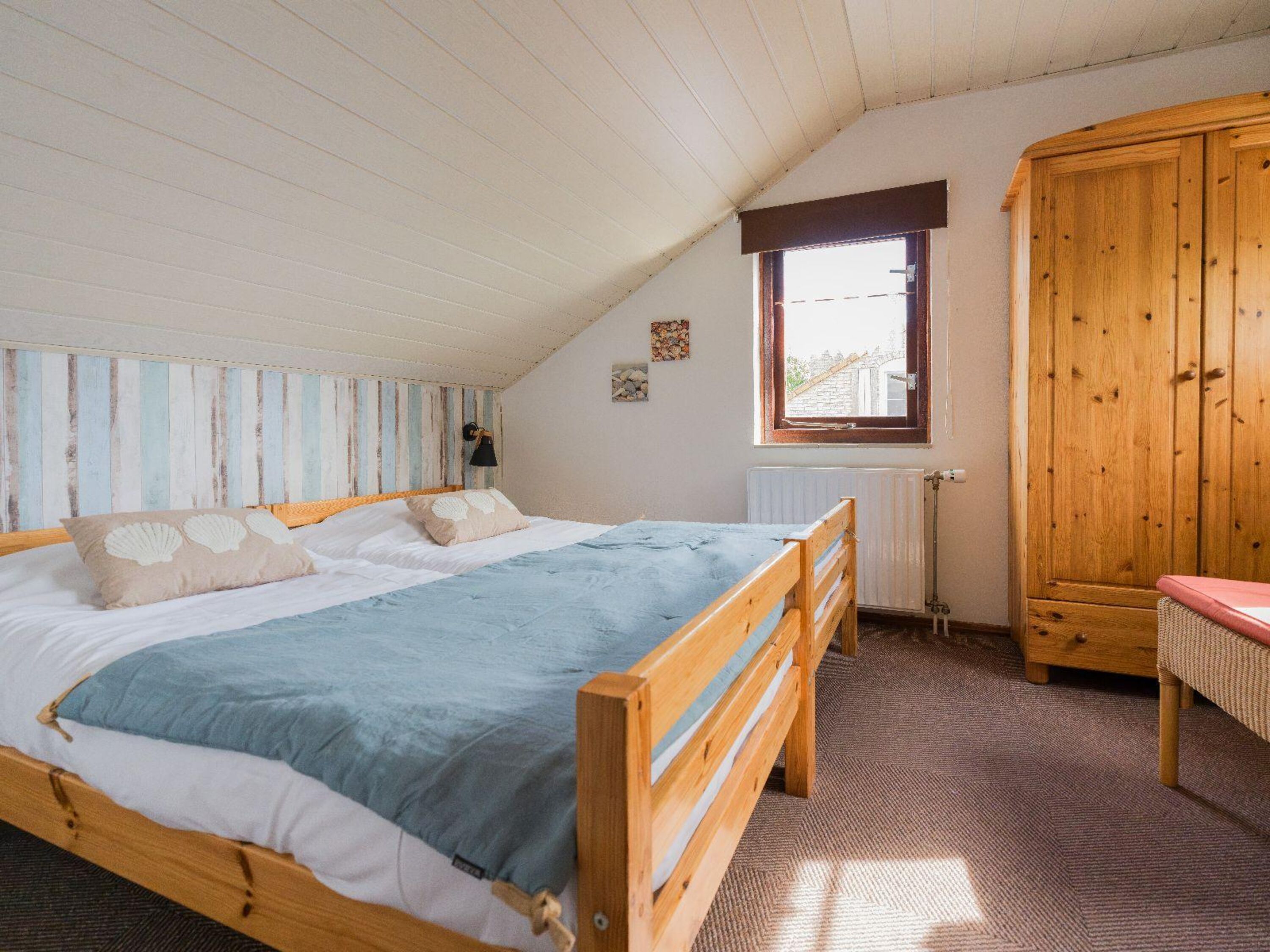 Schlafzimmer 2 mit 2 Einzelbetten (90x190) und Schrank