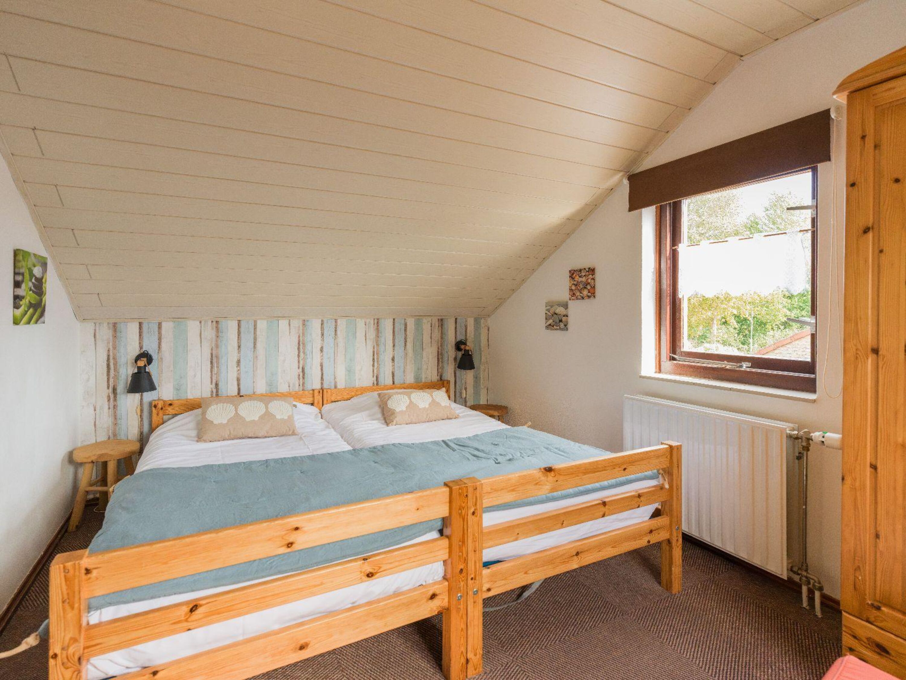 Schlafzimmer 2 mit 2 Einzelbetten (90x190) und Schrank