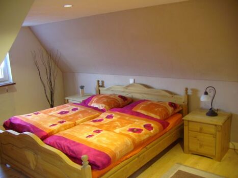 Doppelbett im Schlafzimmer