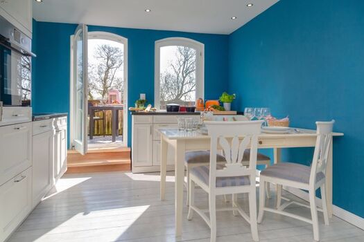 Küche mit Essbereich