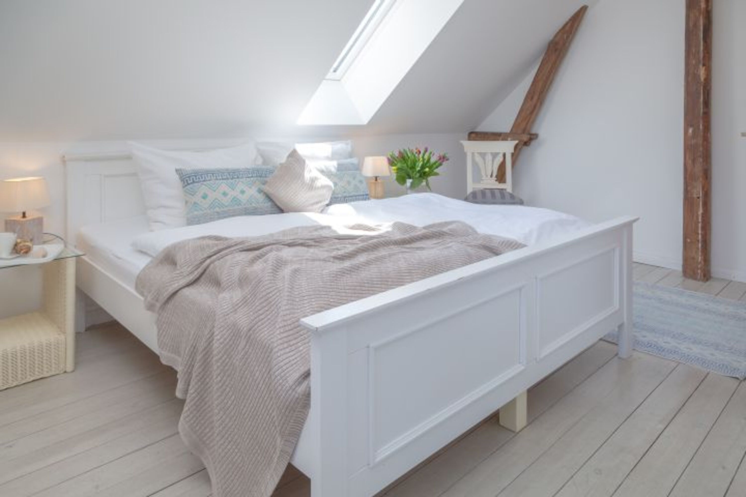 das Bett wurde inzwischen durch ein komfortables Boxspringbett ausgetauscht