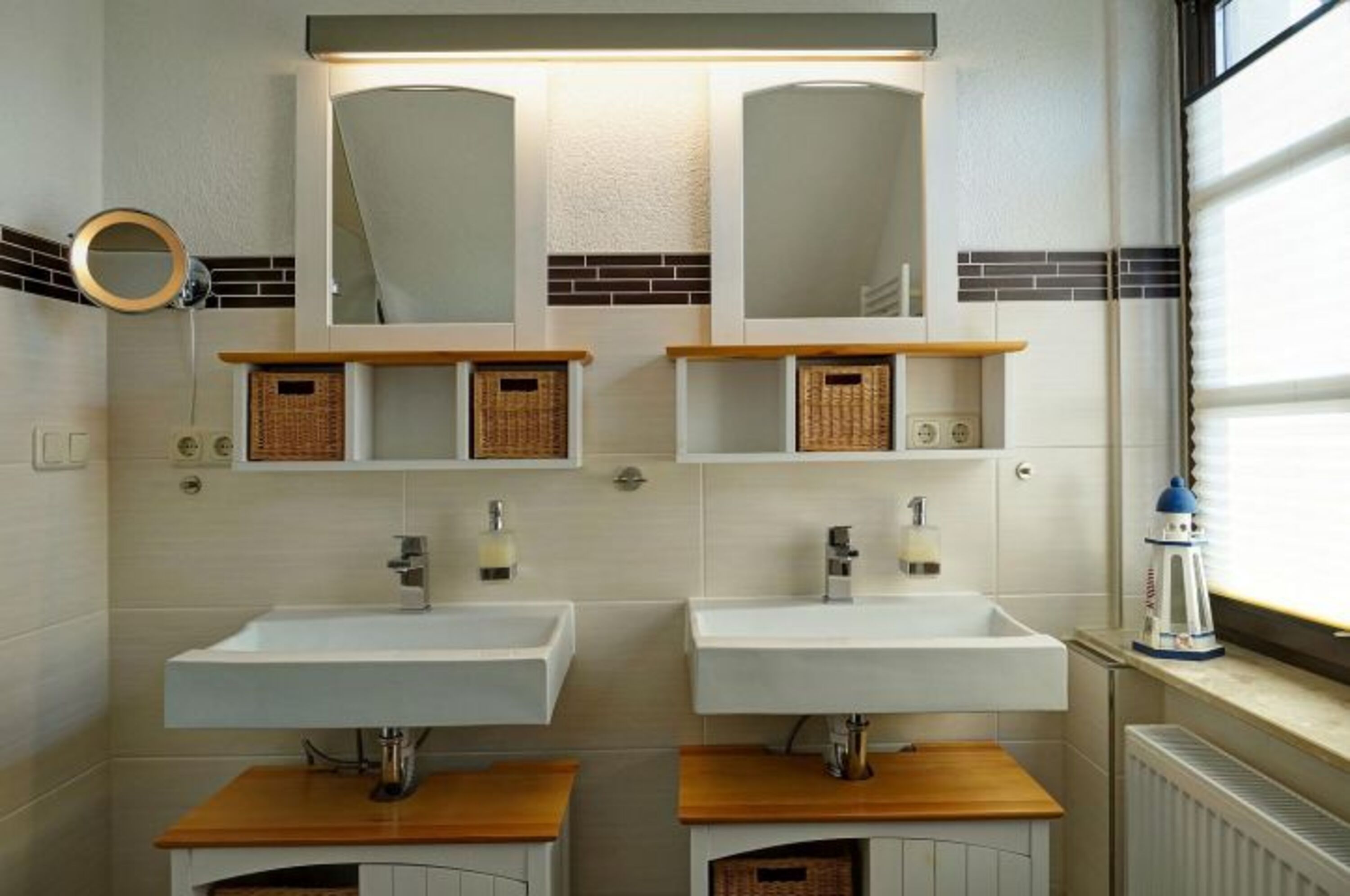 Bad 1 mit Dusche im Obergeschoß