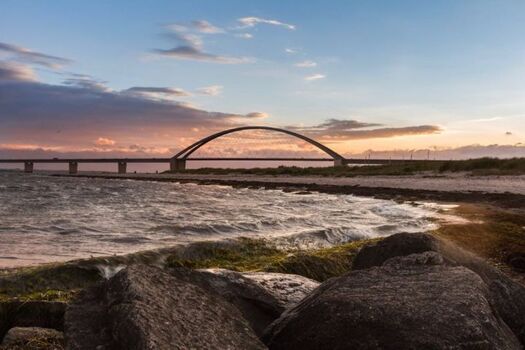 Brückenblick mit Strand