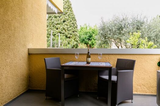 Terrasse mit Blick zum See