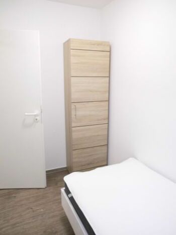 Kleiderschrank im Schlafraum