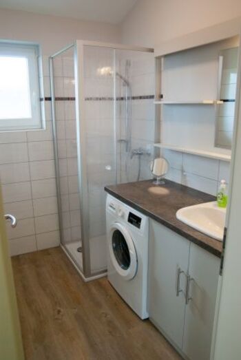 Das Bad mit Waschmaschine 