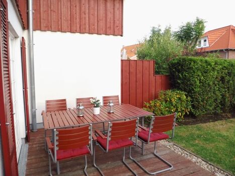 Terrasse vor dem "Ahoi"