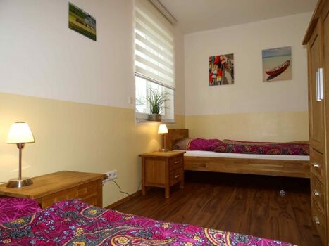 Das dritte Schlafzimmer hat zwei Einzelbetten, 90x200, elektrische Rolläden, Insektenschutz