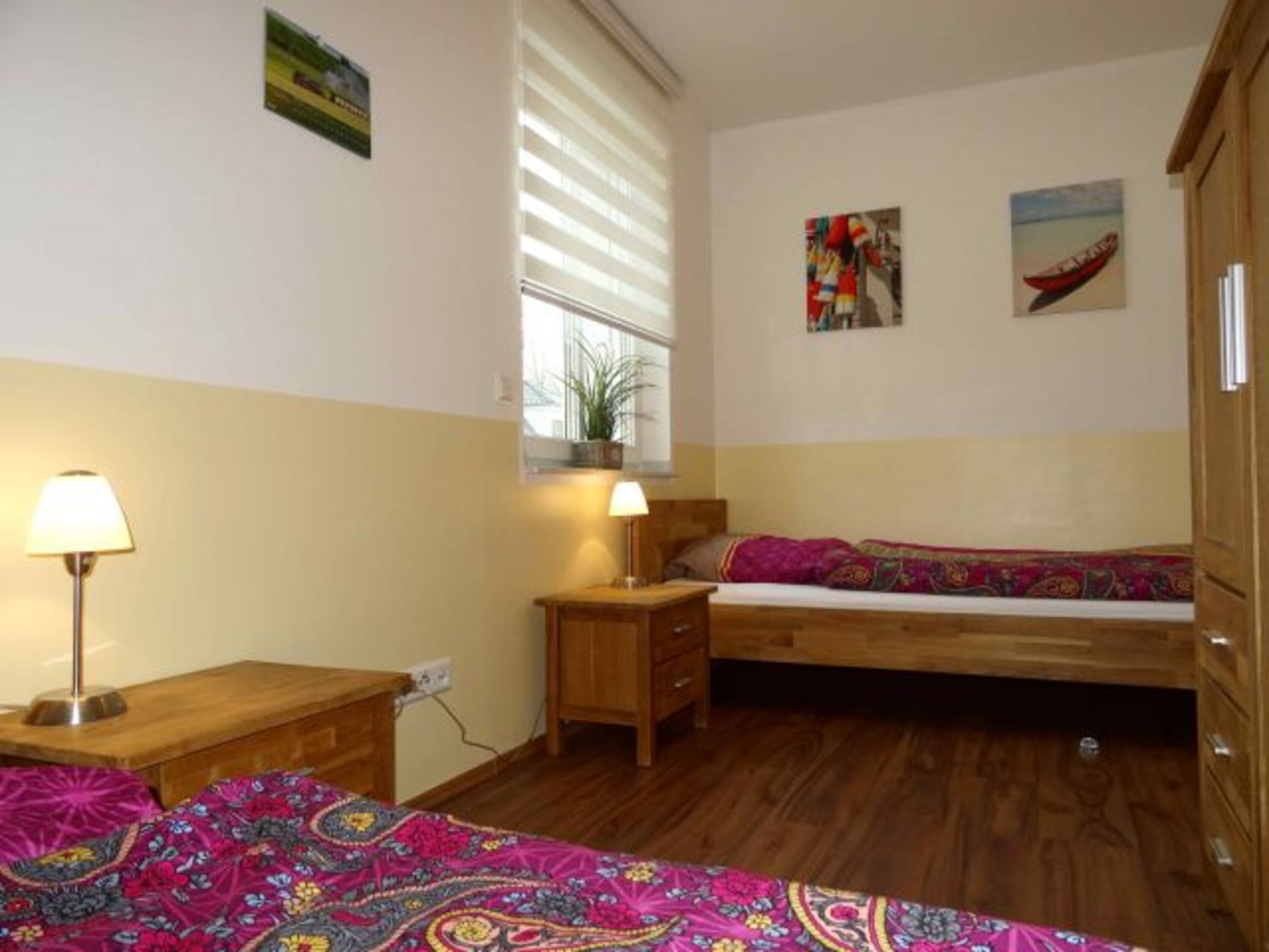 Das dritte Schlafzimmer hat zwei Einzelbetten, 90x200, elektrische Rolläden, Insektenschutz