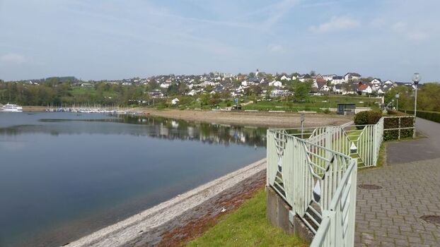 Sorpesee mit Blick auf Langscheid