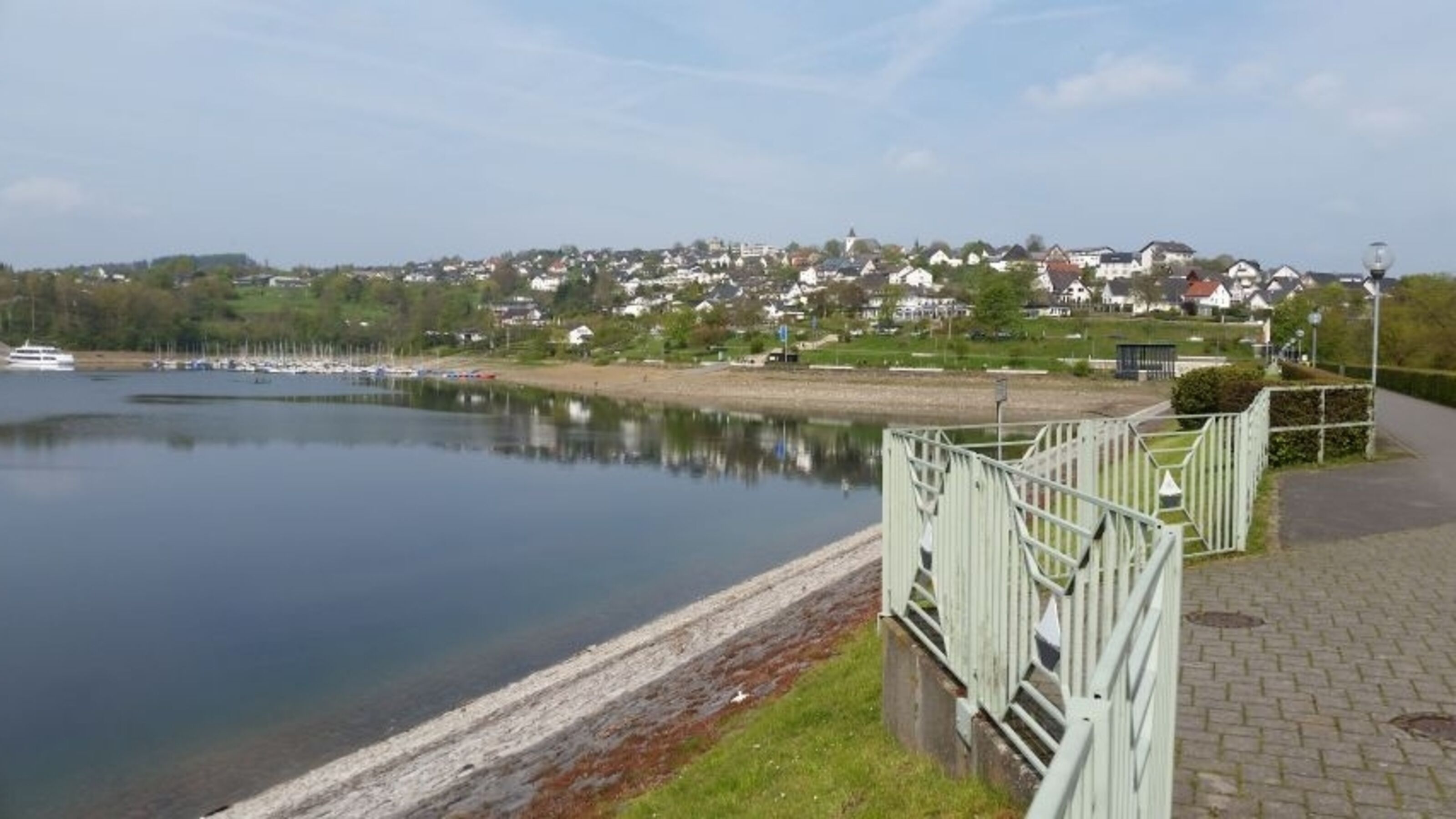 Sorpesee mit Blick auf Langscheid