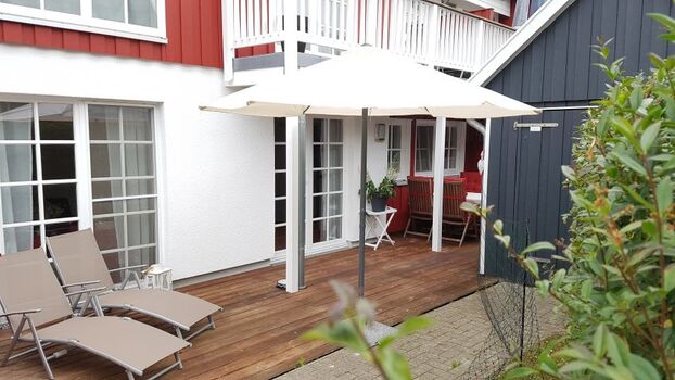 Liegen für Sonnenanbeter incl. Schattenspender