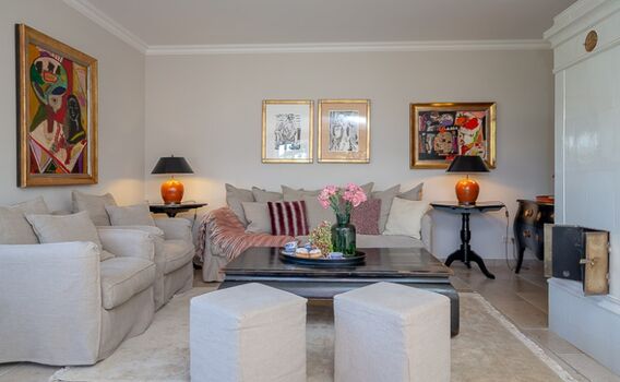 Wohnzimmer mit Kamin