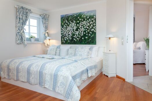 Schlafzimmer mit Doppelbett