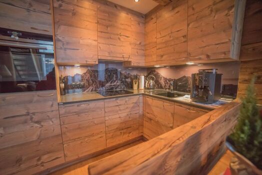 Hochwertig ausgestattete Küche