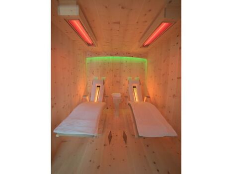 Entspannen Sie in Ihrer privaten Zirbentherme