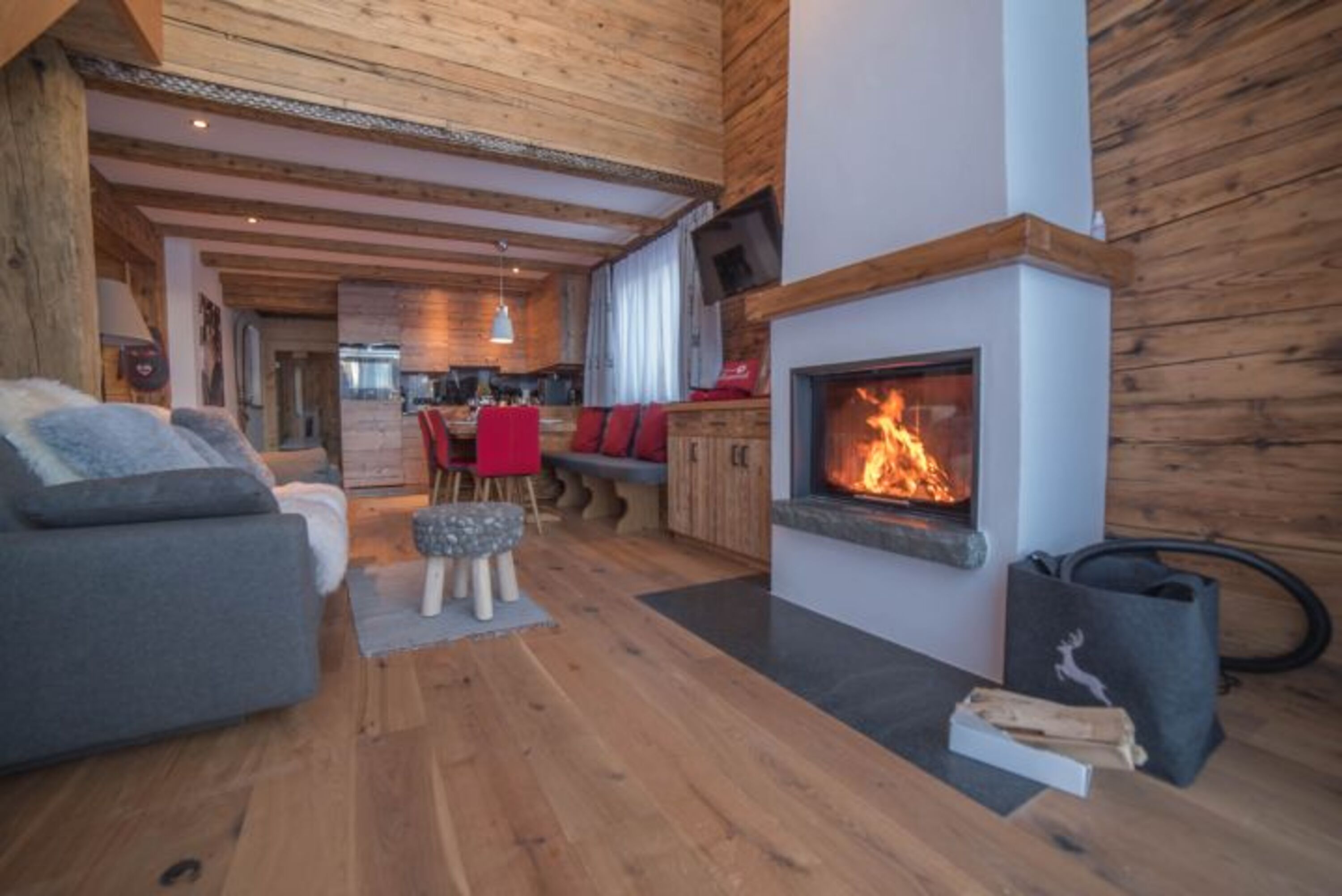 Wohnzimmer mit Kamin