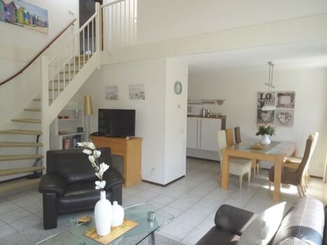 Helles Wohn- Esszimmer