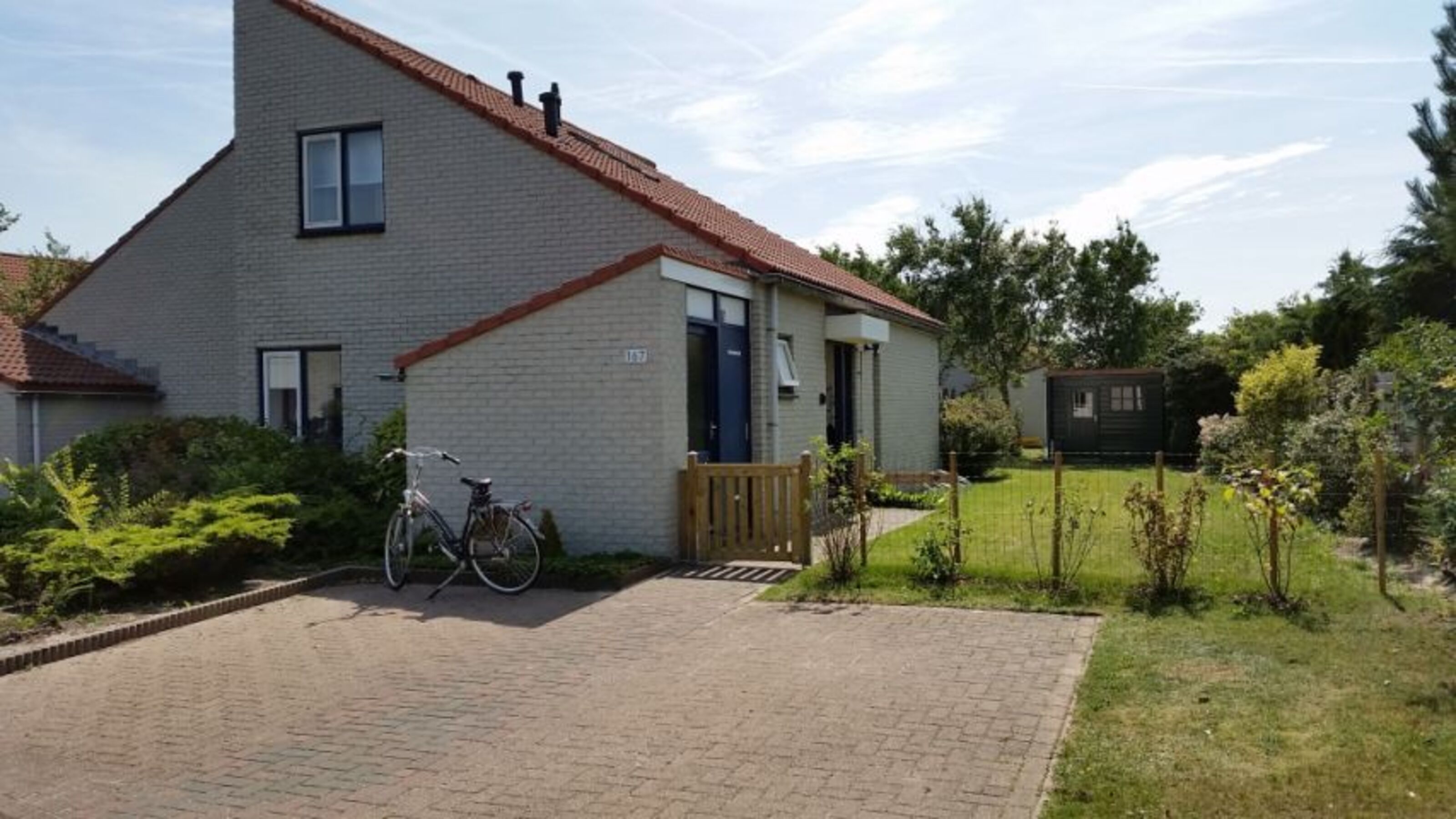 Villa Sommermelodie hat 2 Stellplätze vorm Haus