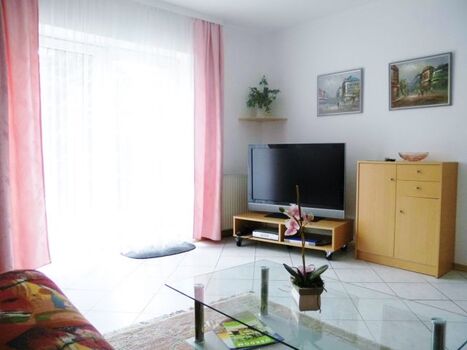 Wo  mit  eingezäunterTerrasse