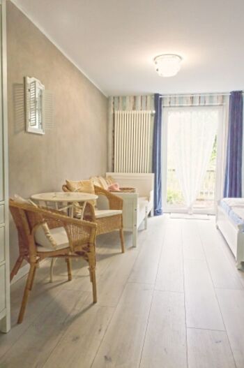 Blick ins Schlafzimmer 1