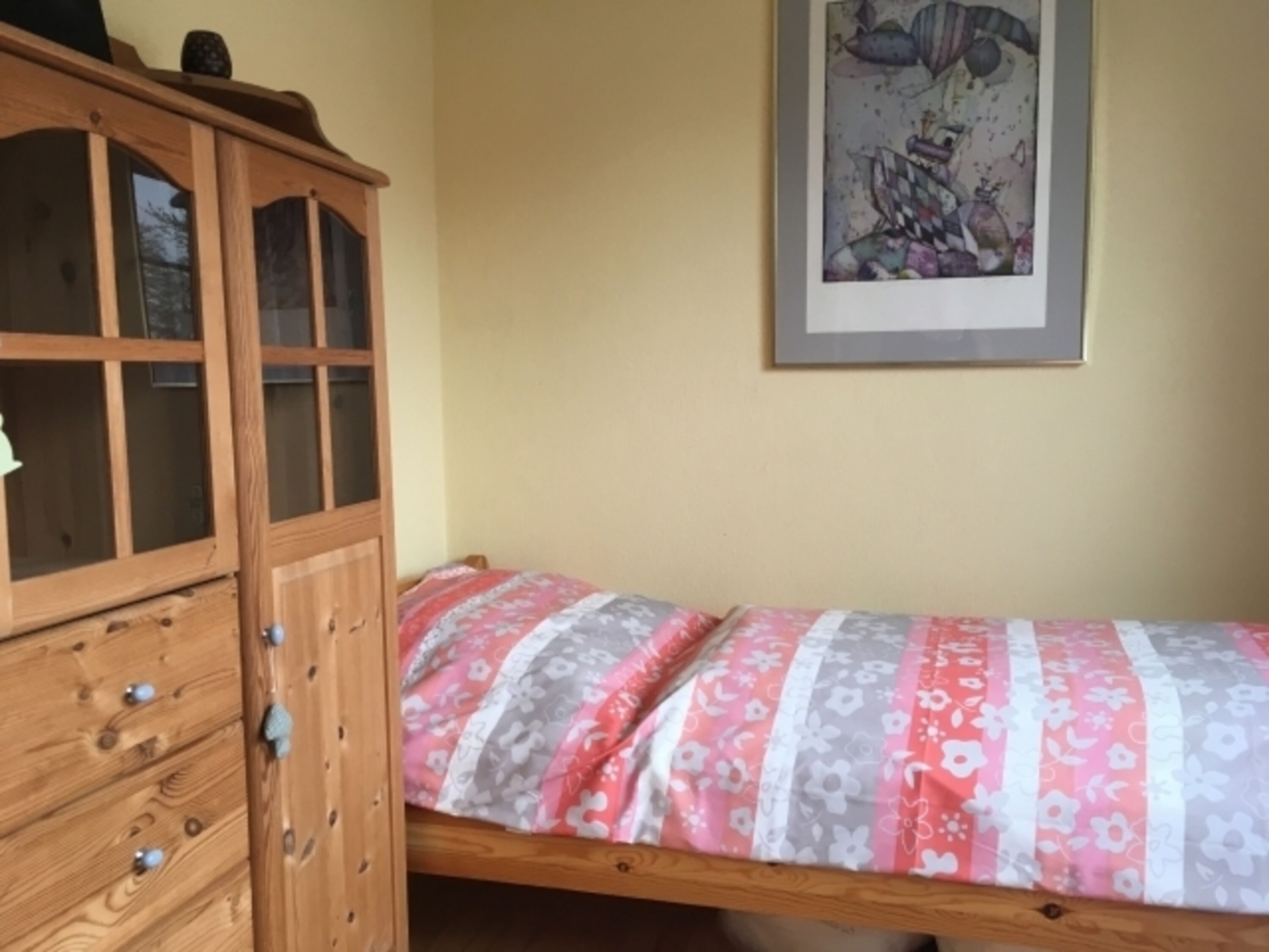 das kleine Schlafzimmer mit 2 getrennten Betten 90 x 200