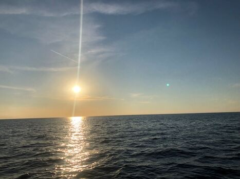 Sonnenuntergang am Strand vor Banjol Aufgenommen von Madame Hannah