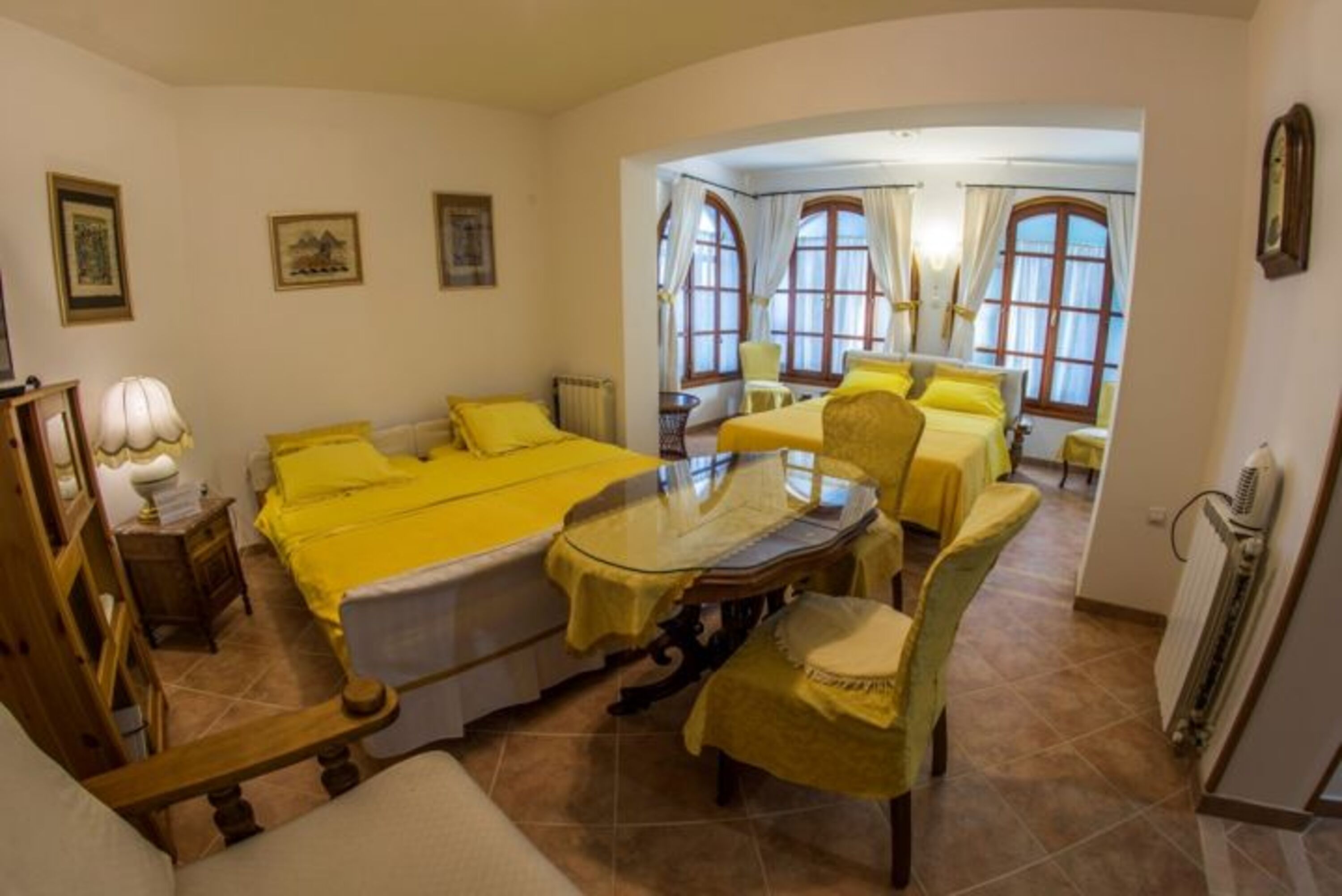 Wohnzimmer / Zimmer wo 4 Personen sind