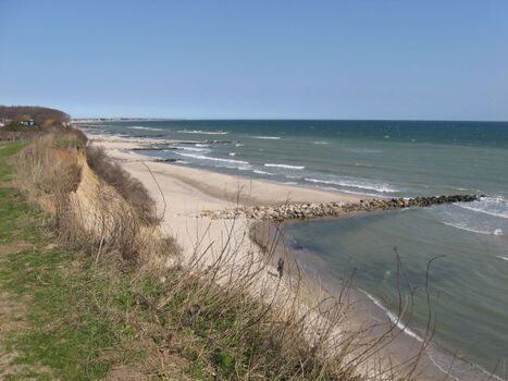 Hier eine Impression von der Steilküste auf welcher Sie zu jeder Zeit mit Ihrem Hund laufen können. Ein Hundestrand befindet sich direkt am 2-3 Minuten vom Haus entfernten Sandstrand. Es ist hier zu jeder Jahreszeit traum