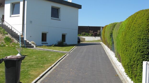 Ihr Parkplatz direkt auf dem Grundstück.