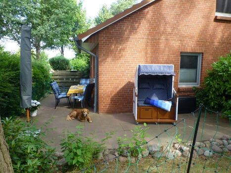 große Terrasse mit Sitzecke,  Strandkorb, Grill
