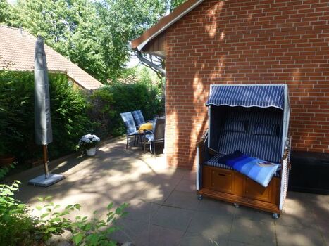 Sonnige Terrasse auf drei Seiten