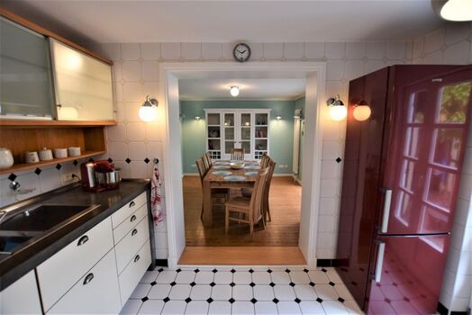 mit angrenzendem Esszimmer