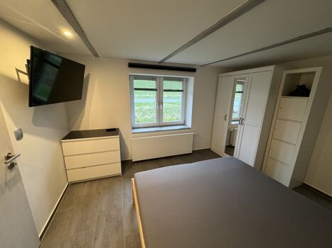 Schlafzimmer EG mit SAT-TV, Bett 160x200 cm