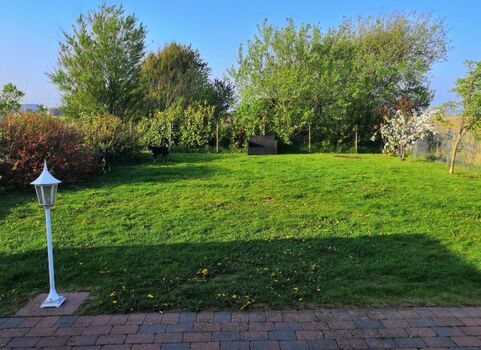 Komplett eingezäunter Garten Hausrückseite, 1,20m hoch