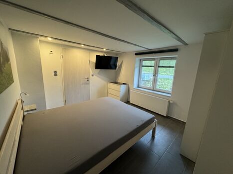 Schlafzimmer EG mit SAT-TV, Bett 160x200 cm