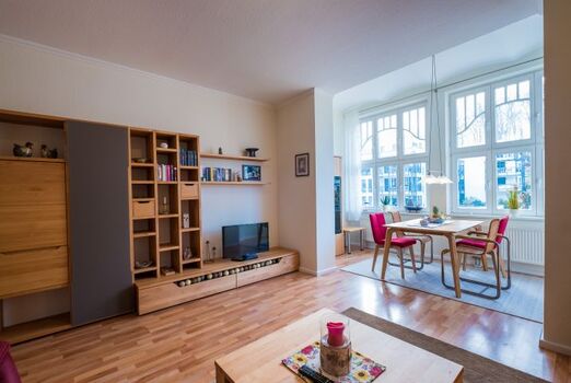 Schrankwand Wohnzimmer