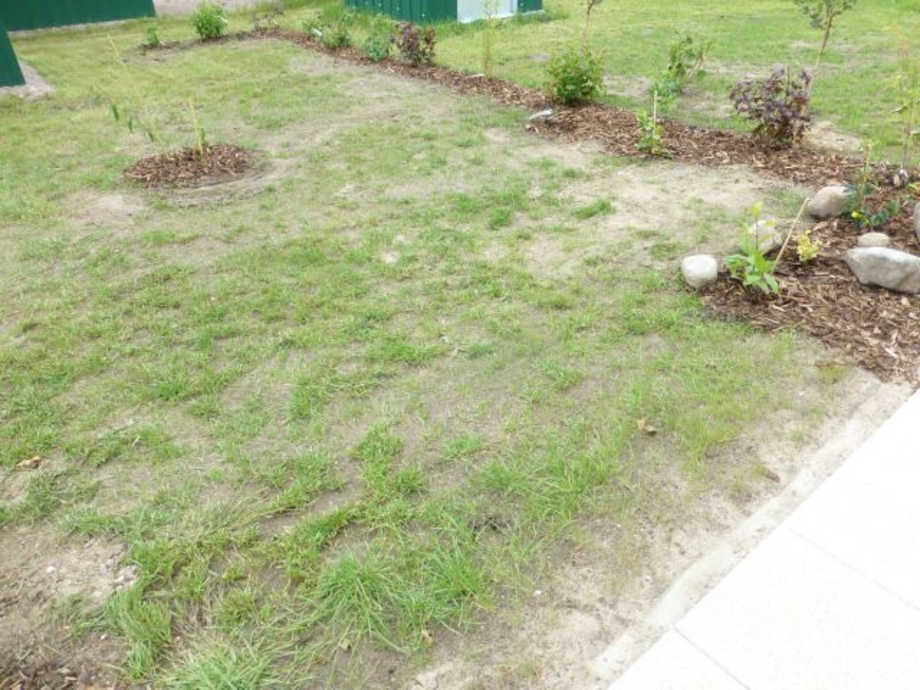 der kleine Gartenanteil wurde eingeheckt ;) und wartet nun auf Wasser
