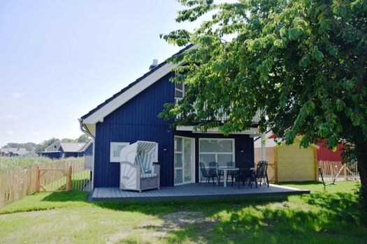 Terrasse mit voll eingezäuntem Grundstück