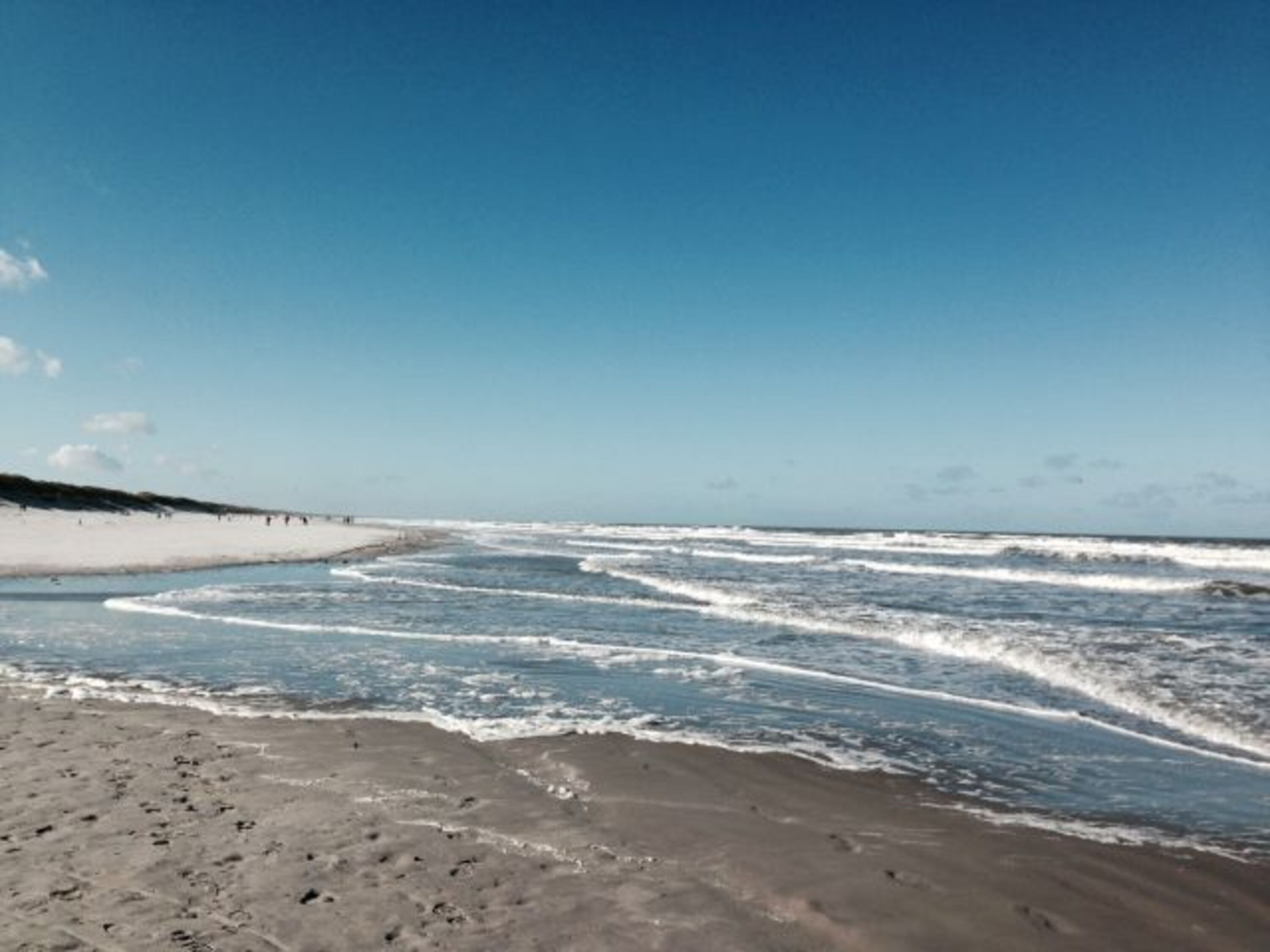 Der weite Strand ist nur 10 Gehminuten entfernt