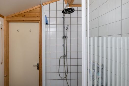 Die Regendusche im Badezimmer 1