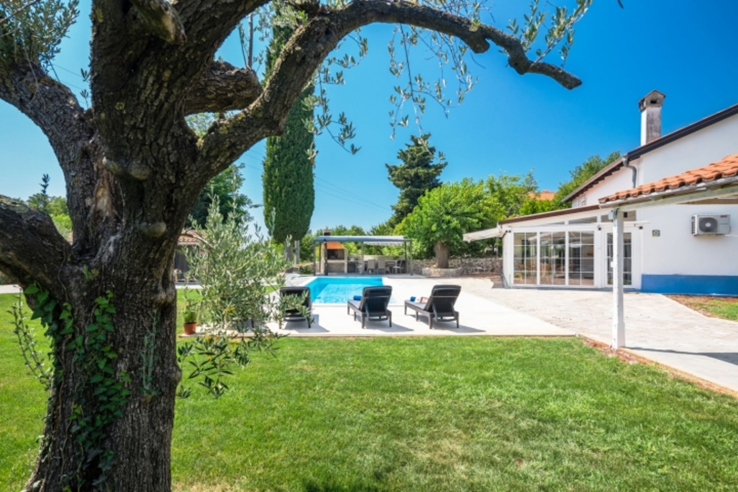 Villa Mira