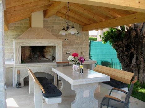 istrianische Sommerküche mit Grill