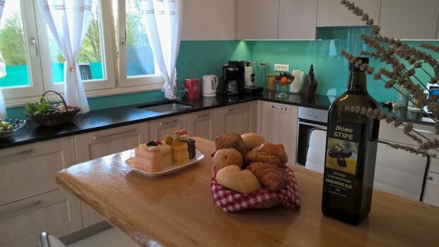 Frühstückstheke voll ausgestattete Küche