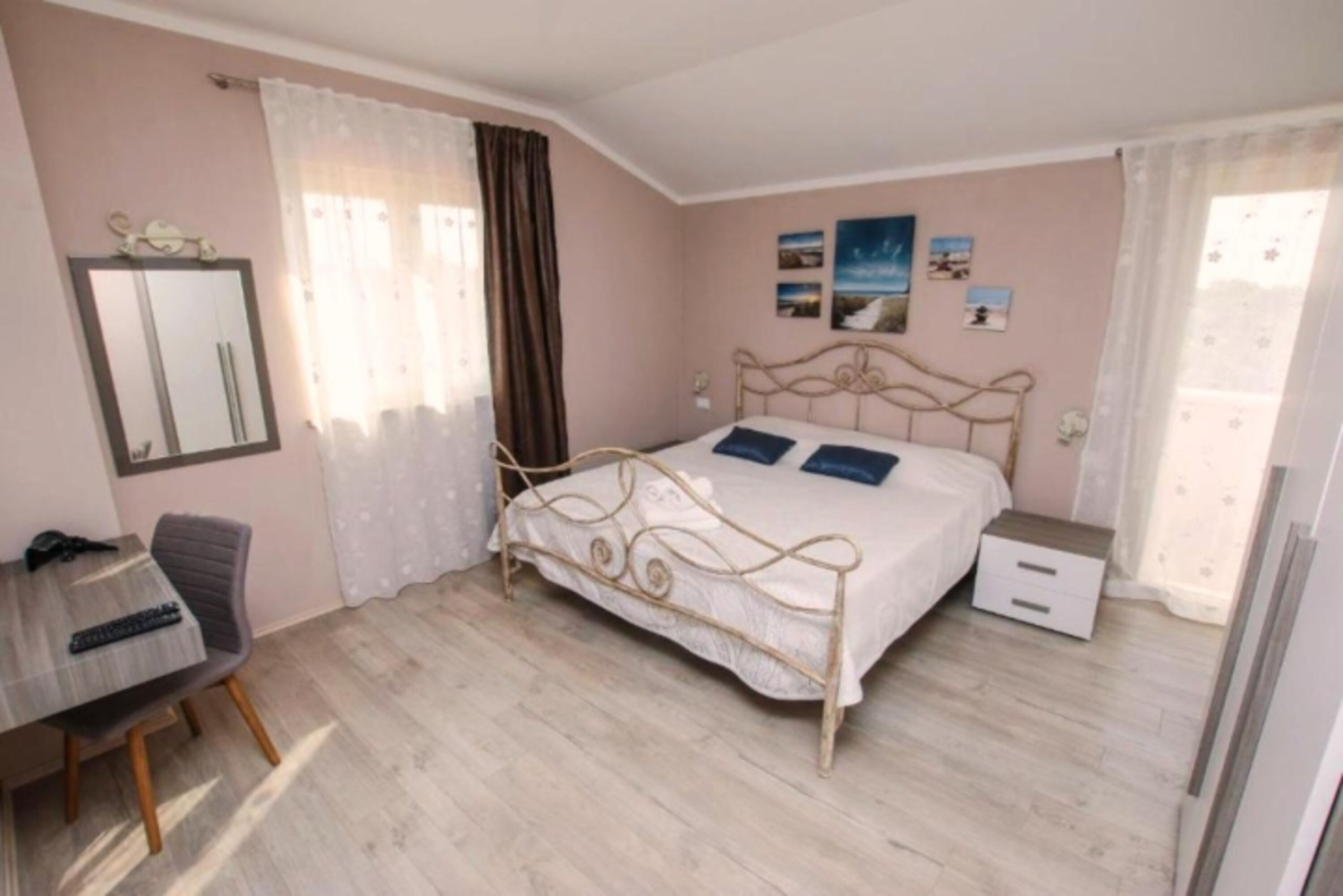 Schlafzimmer II 