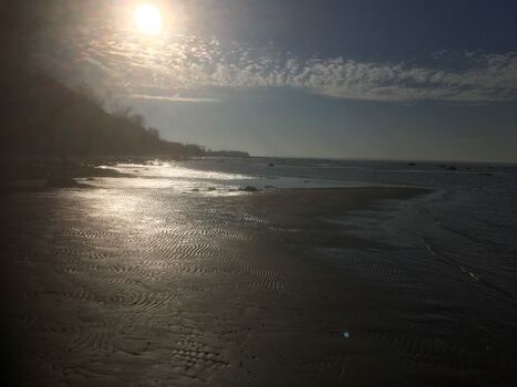 Gleißendes Licht am Strand