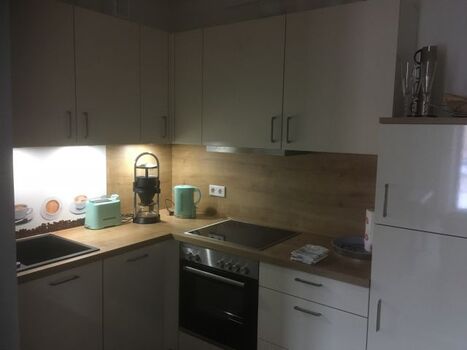 Küche mit Geschirrspüler