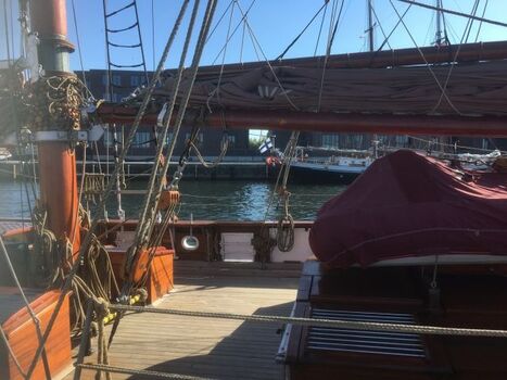 Segelschiffe im Hafen